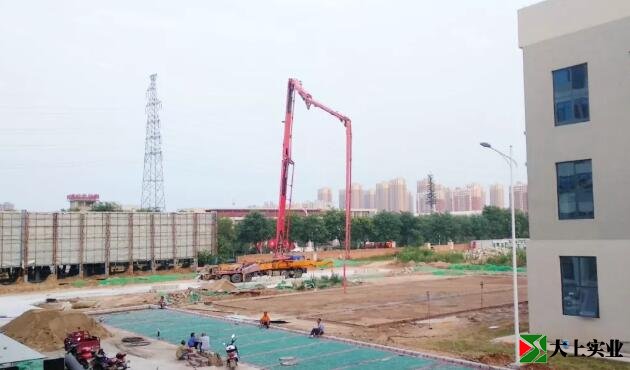 建設(shè)中的籃球場(chǎng)