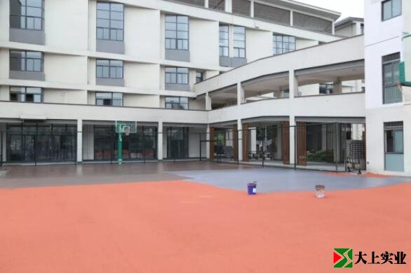 運(yùn)動(dòng)場(chǎng)施工現(xiàn)場(chǎng)