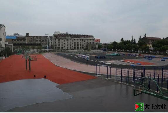 運(yùn)動(dòng)場(chǎng)施工現(xiàn)場(chǎng)全景