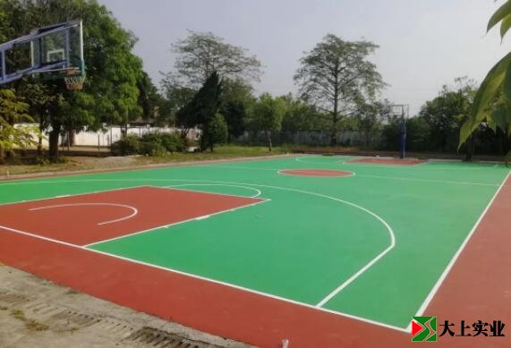 翻新后的運(yùn)動場