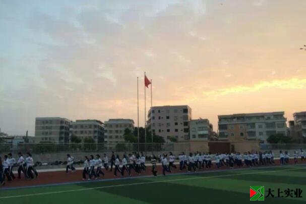 內(nèi)宿生在進行晨練