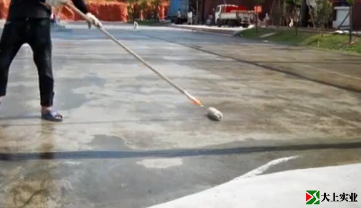 硅PU網(wǎng)球場底涂施工