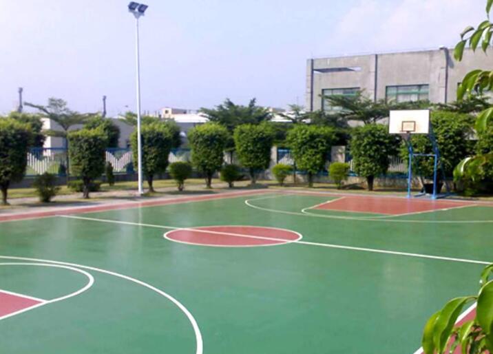 做一個籃球場地面要多少錢？