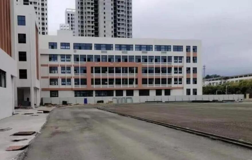  學校塑膠跑道的基層處理做法