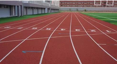 足球場塑膠跑道畫線檢測現場