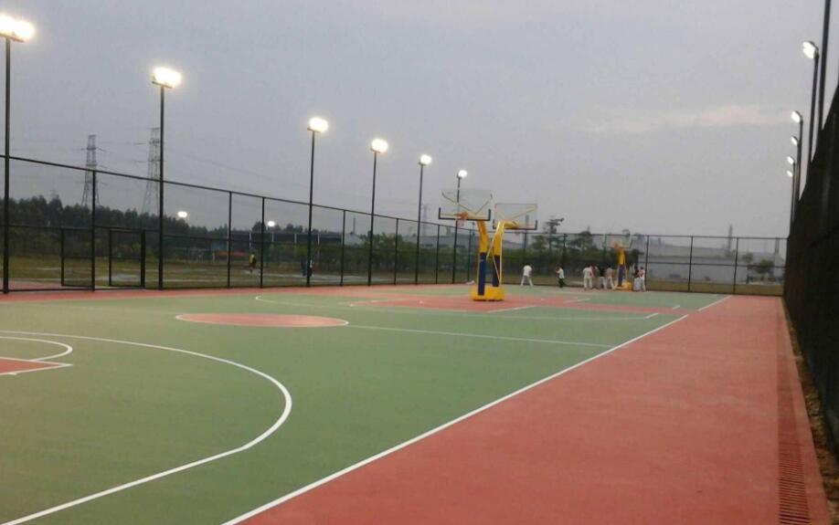 戶外籃球場(chǎng)用什么材質(zhì)比較好？