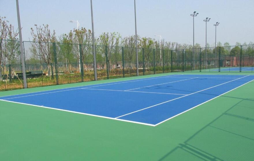 建一個網球場多少錢