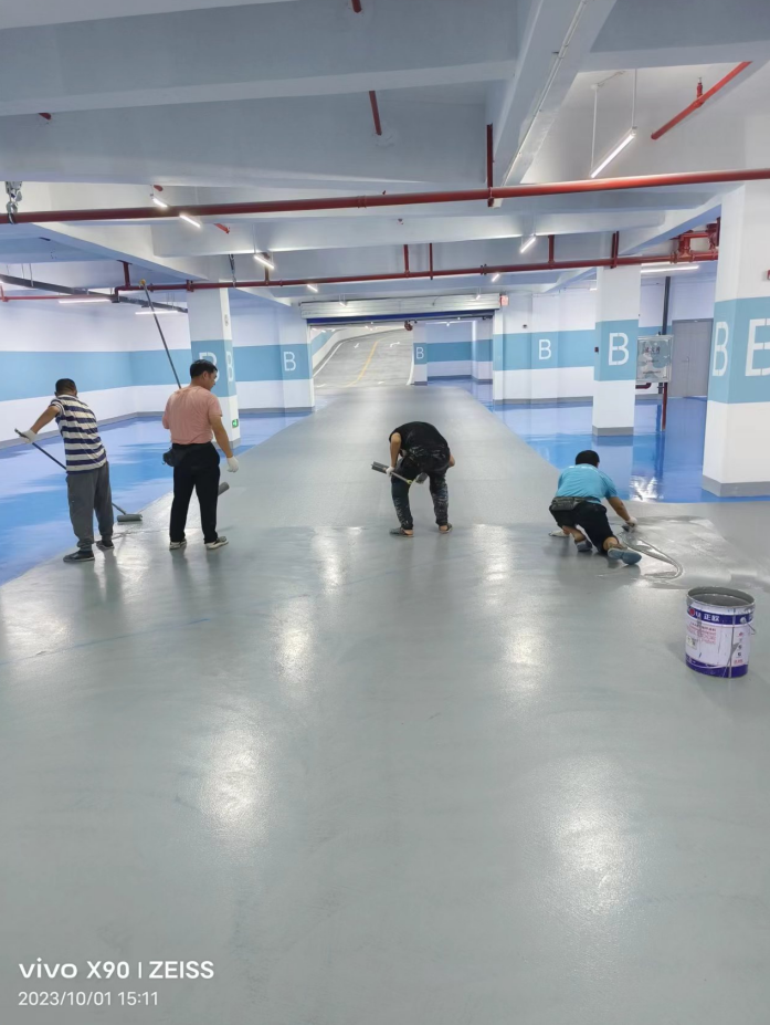 湖南長(zhǎng)沙平吉上苑地下車庫(kù)地坪漆施工