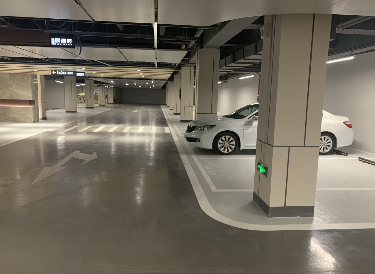 頤彎府地坪、劃線、交通設施安裝工程